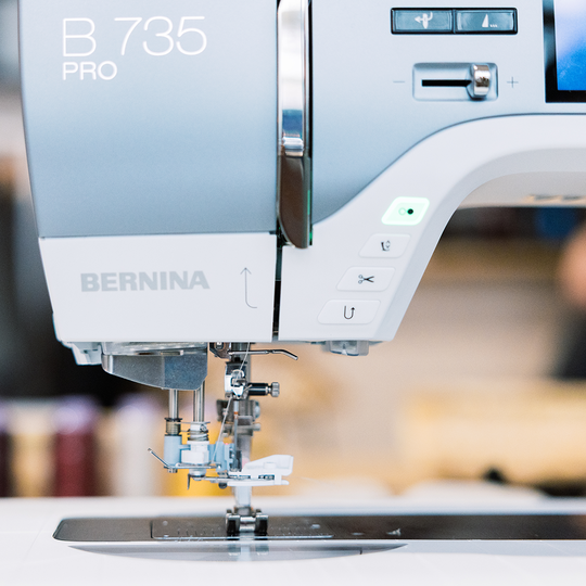 BERNINA 735 PRO mit Stickmodul image number